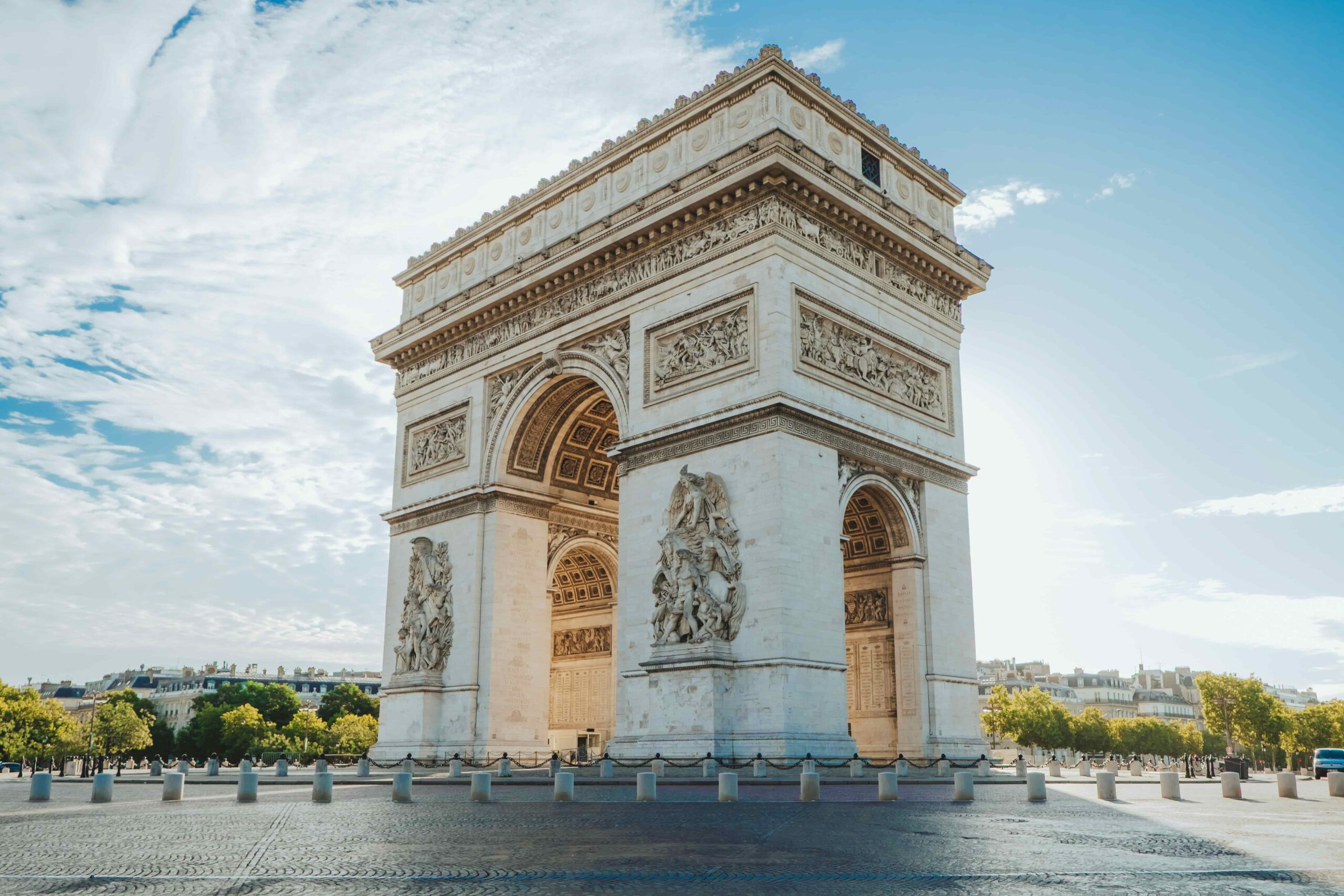 Uitzicht vanaf de Arc de Triomphe over de Champs-Élysées in Parijs