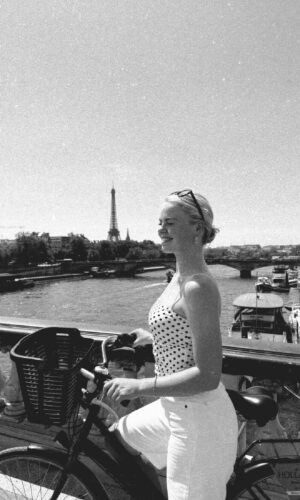 Fietsen door de straten van Parijs tijdens een citytrip