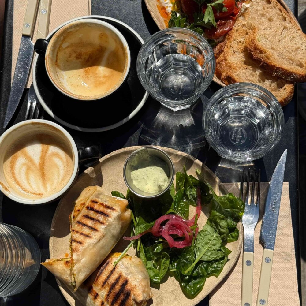 Ontbijt bij Café Berry in Parijs