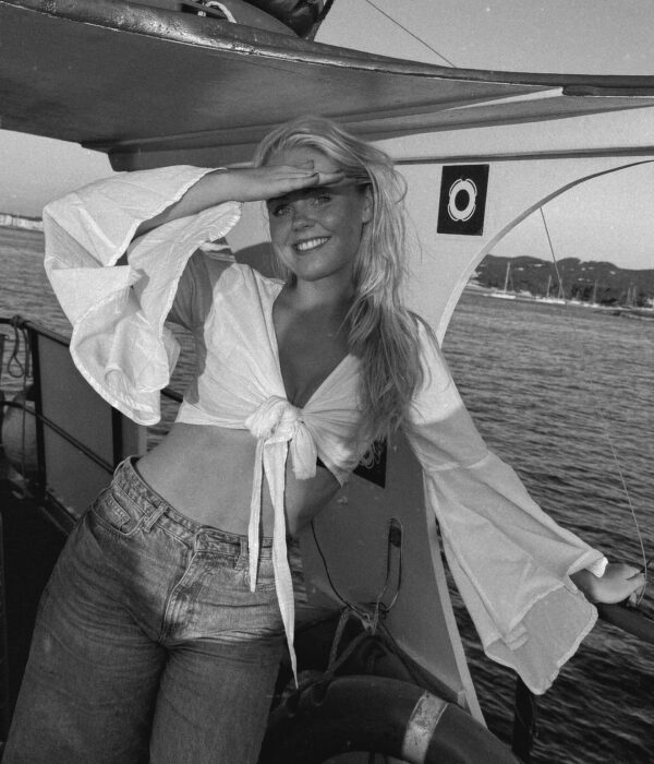Boukje aan het bootje varen op Ibiza
